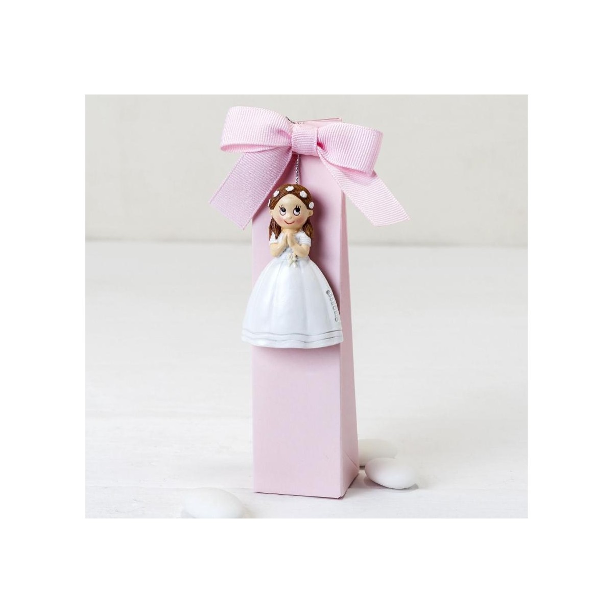 Imán niña comunión vestido largo y corona con 3 peladillas